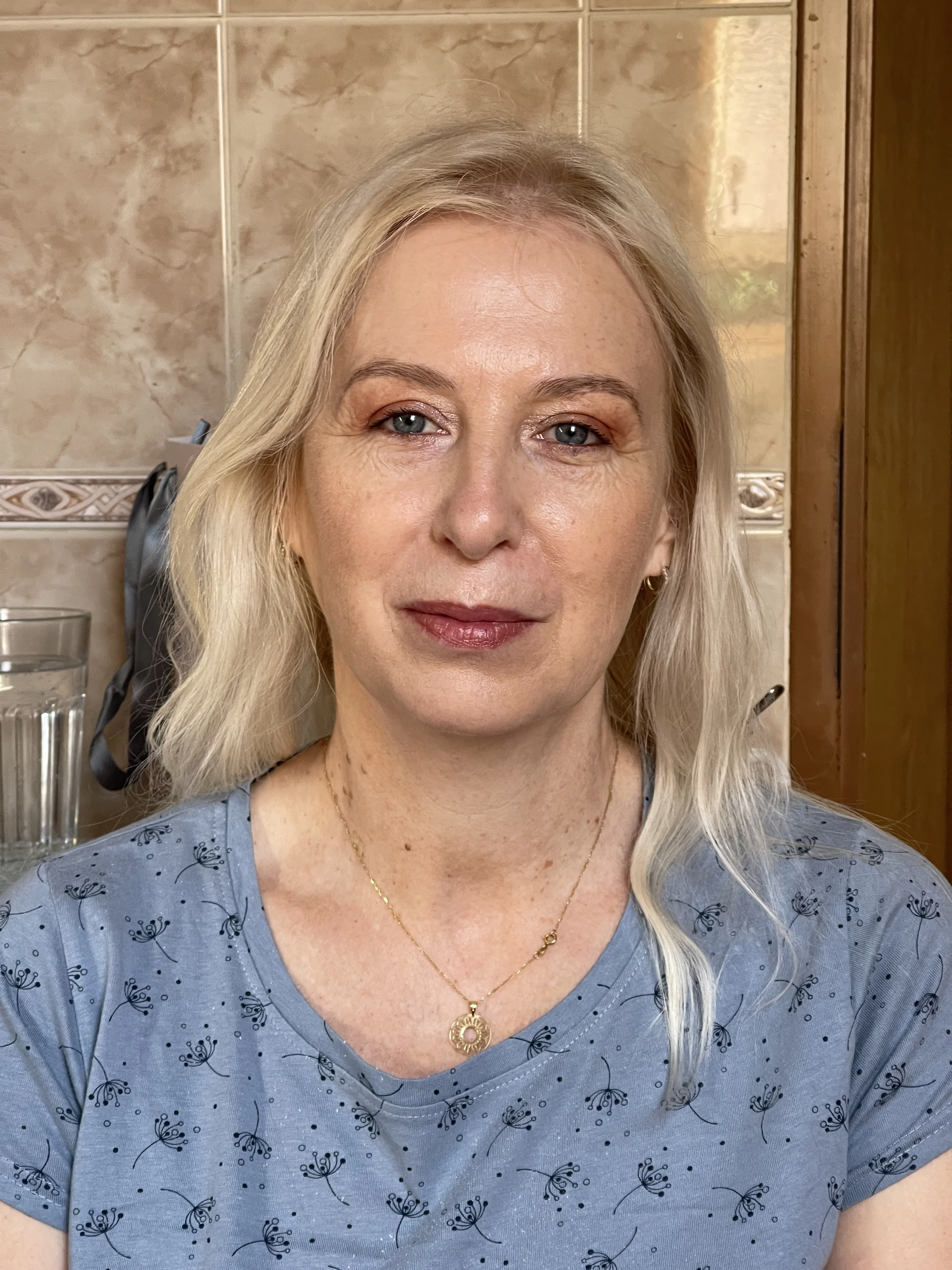 Přirozená transformace – sjednocení pleti a zvýraznění očí - po aplikaci make-upu (profesionální výsledek)